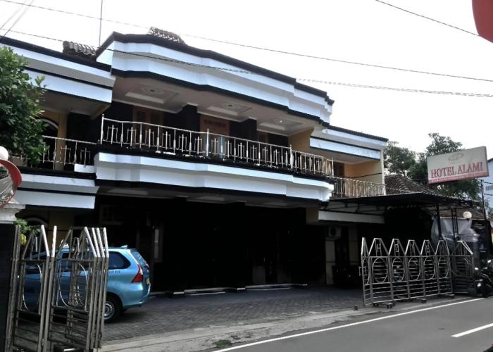 Hotel Alami near Alun-Alun Klaten by ZUZU