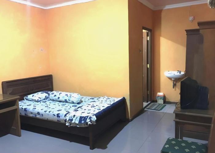 Hotel Alami near Alun-Alun Klaten by ZUZU