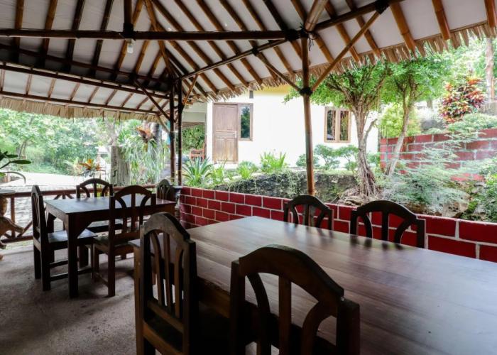 Rock Garden Homestay & Resto