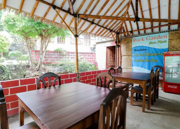 Rock Garden Homestay & Resto