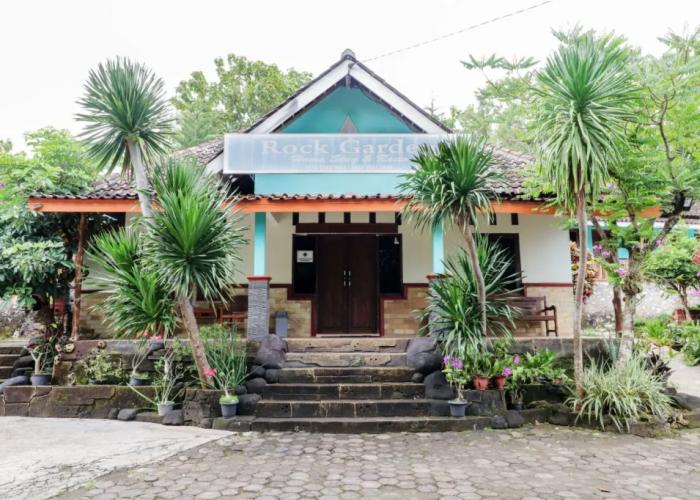Rock Garden Homestay & Resto