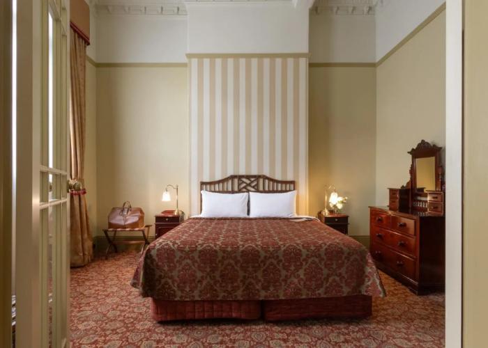 Hadley's Orient Hotel