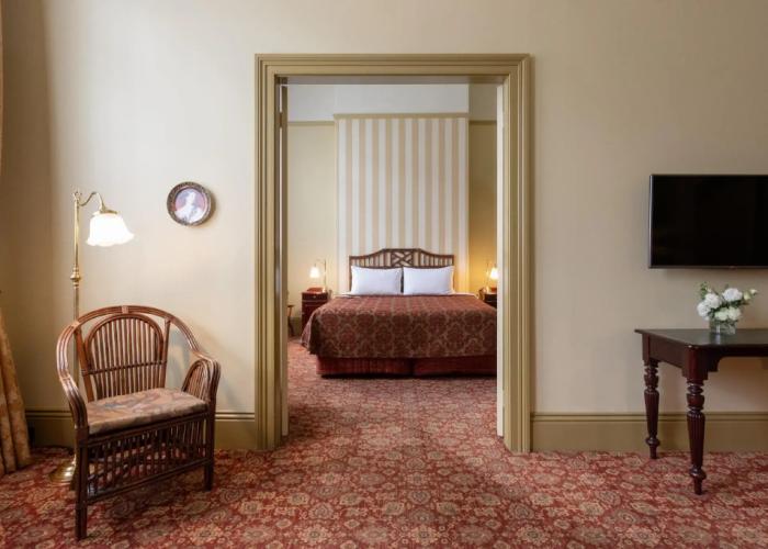 Hadley's Orient Hotel
