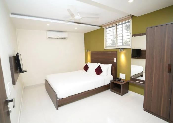 Metropolis Hotel