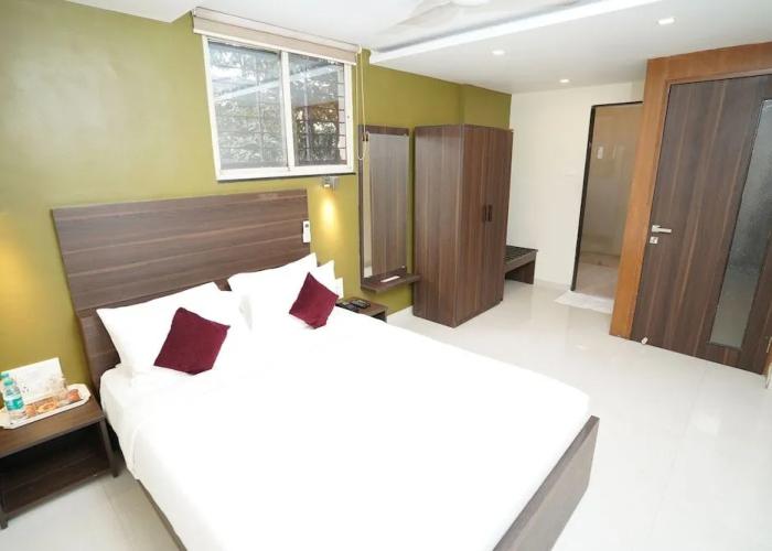 Metropolis Hotel