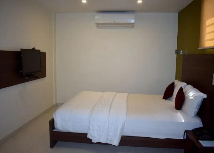 Metropolis Hotel
