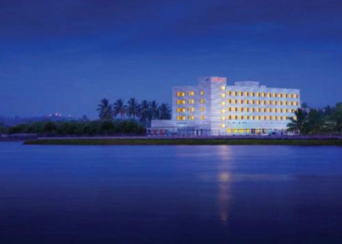 Hotel Naveen Lakeside