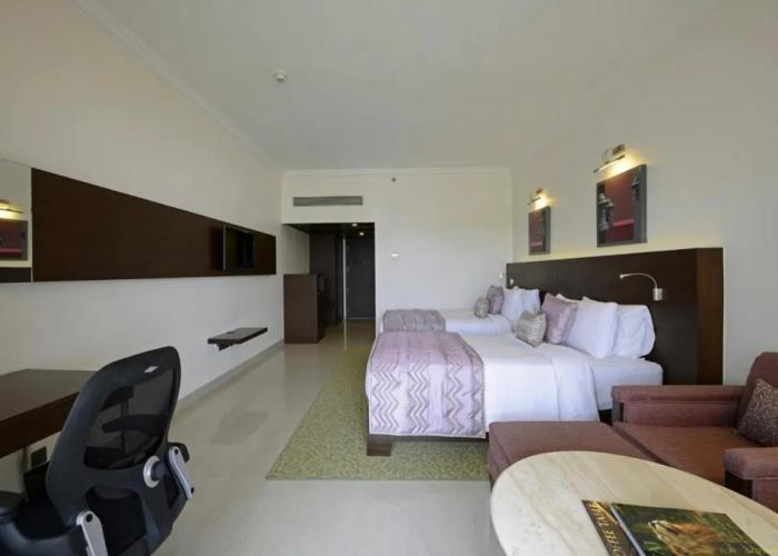 Hotel Naveen Lakeside