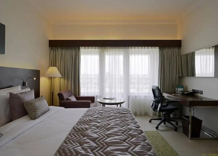 Hotel Naveen Lakeside
