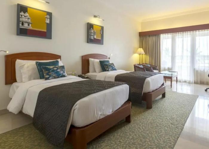 Hotel Naveen Lakeside