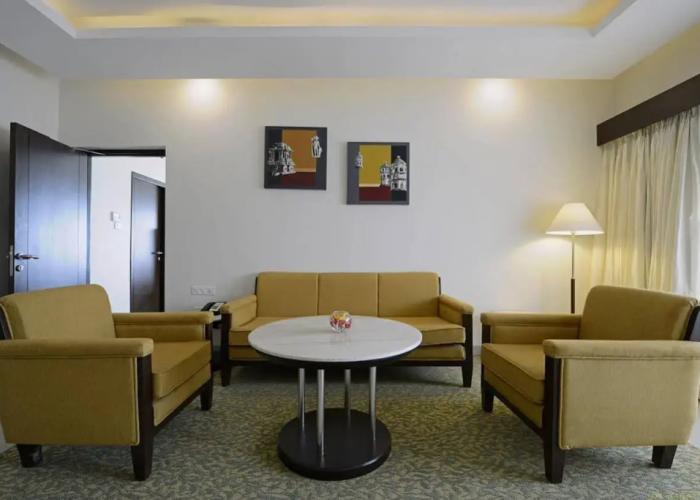 Hotel Naveen Lakeside