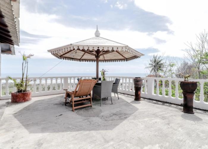 Adinda Beach Hotel and Villa by ZUZU