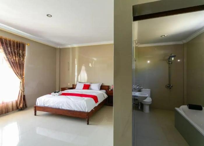 RedDoorz near Parangtritis Beach