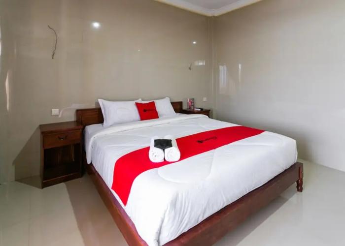 RedDoorz near Parangtritis Beach