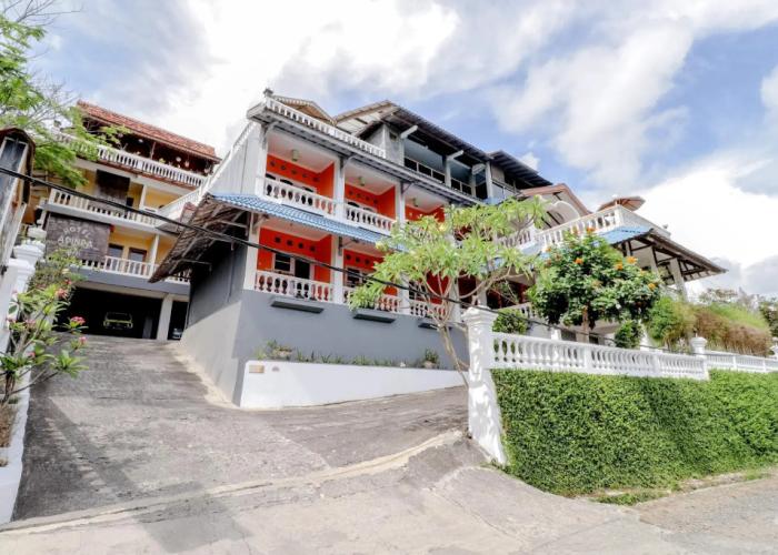 Adinda Beach Hotel and Villa