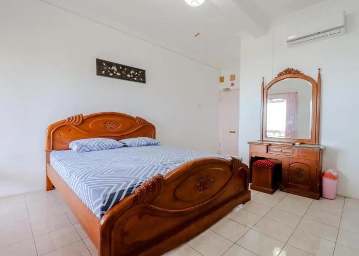 Adinda Beach Hotel and Villa