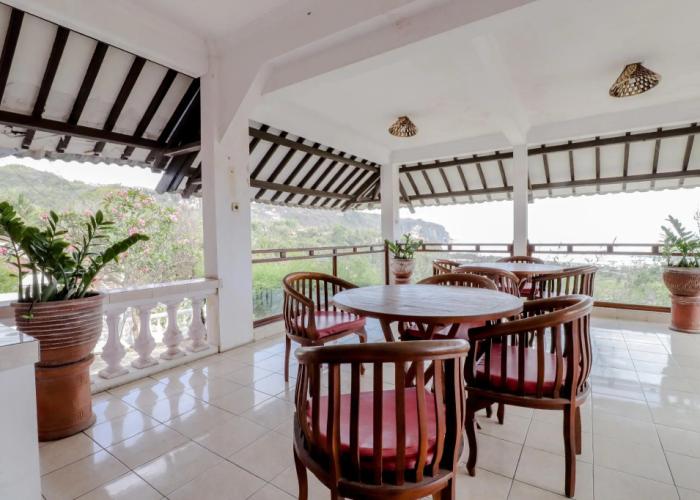 Adinda Beach Hotel and Villa