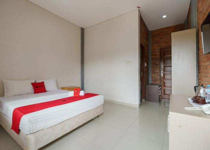 RedDoorz Plus @ Lodaya Gunung Geulis Puncak