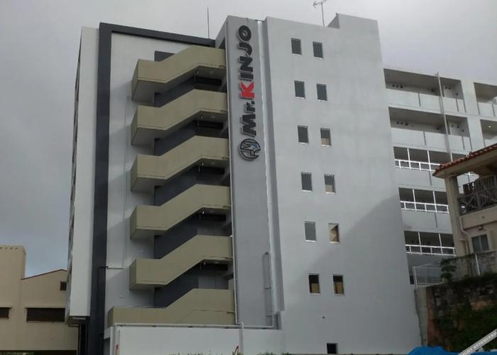 Mr.KINJO inn in front of Children Medical Care Center