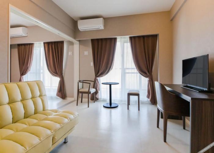 Mr.KINJO inn in front of Children Medical Care Center