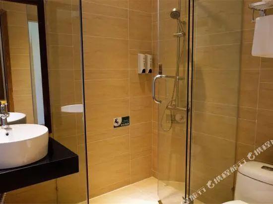 Dongxing Jinghui Hotel