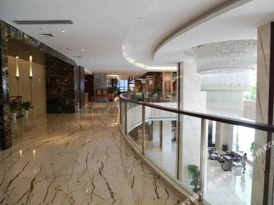 Rowin Grand Hotel