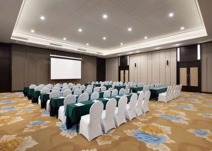 Days Hotel By Wyndham Fangchenggang Bailang Beach