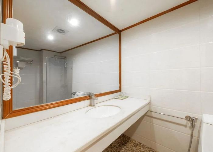 OYO 472 Lenka Hotel