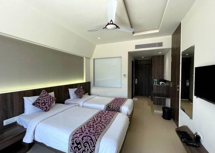 Hotel Grand Parivaar