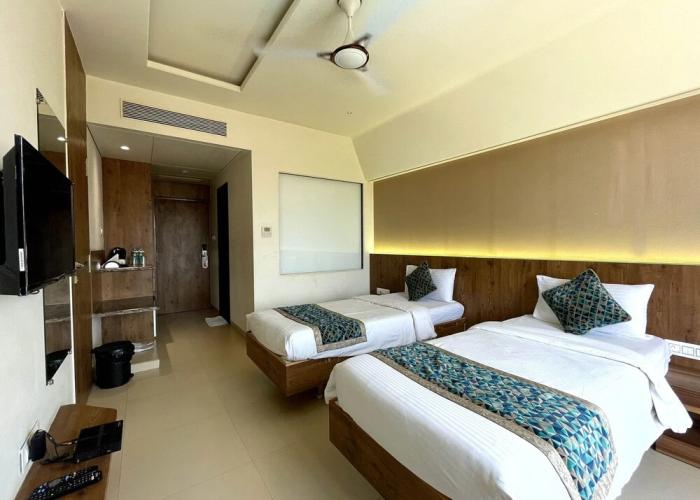 Hotel Grand Parivaar