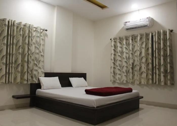 Hotel Radhika Inn