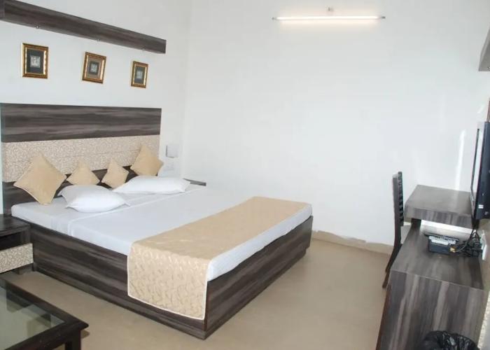 Hotel Kanishk