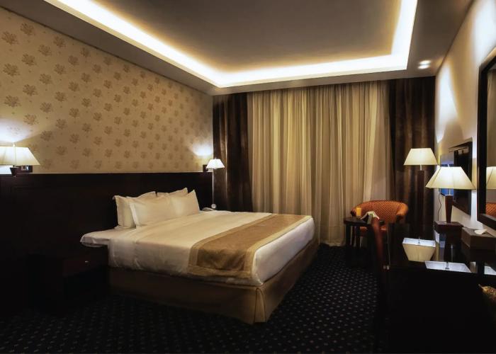 Seven Roses Hotel