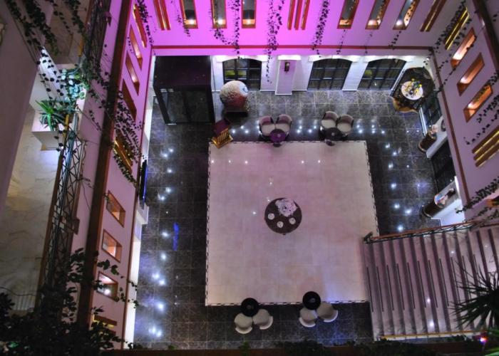Larsa Hotel