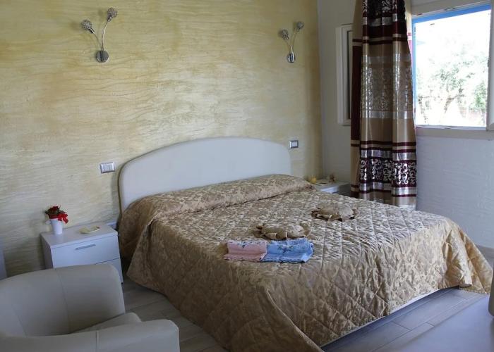 Room in Guest Room - S'olivariu Village Affittacamere - King Room With Roll-in Shower