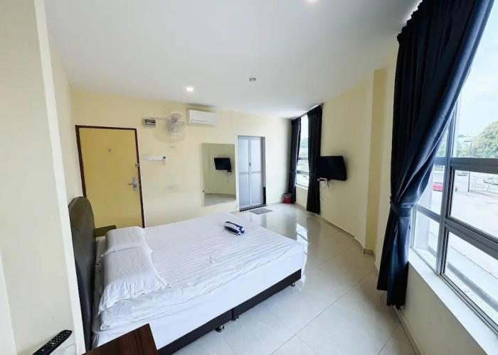 OYO 91010 Furich Hotel