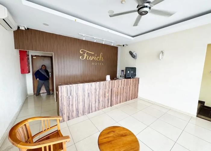 OYO 91010 Furich Hotel