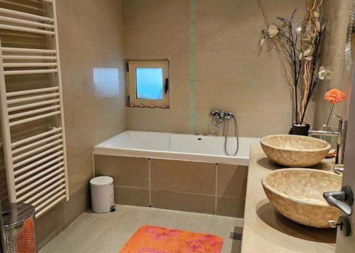 Room-guest Apartment Within a Villa in L