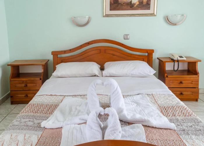 Mistral Apartments Aegina
