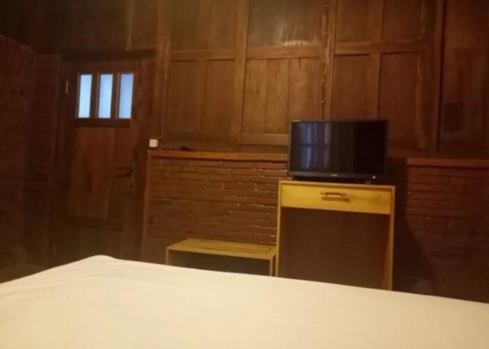 Bata Merah Guest House & Camping Ground