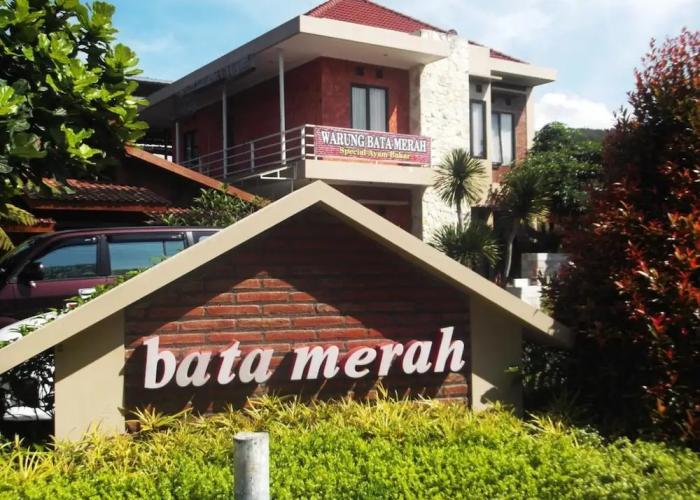 Bata Merah Guest House & Camping Ground