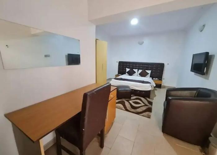 Rolak Hotel and Suites
