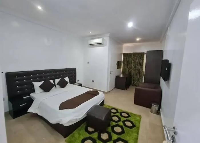 Rolak Hotel and Suites