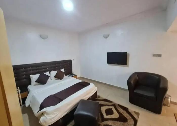 Rolak Hotel and Suites