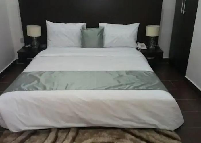 Rolak Hotel and Suites