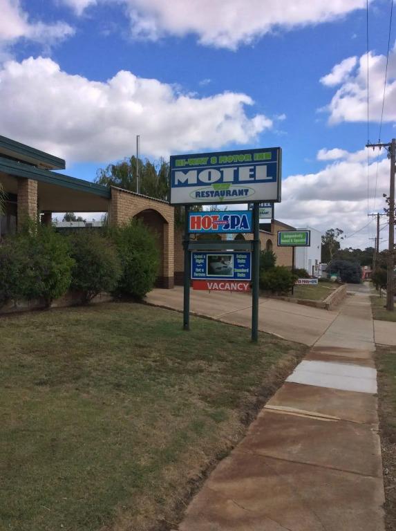 Hi Way Eight Motor Inn
