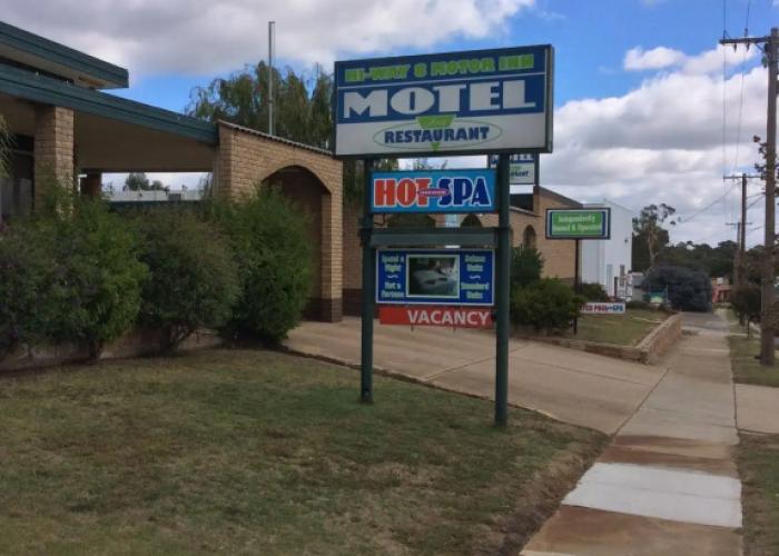 Hi Way Eight Motor Inn