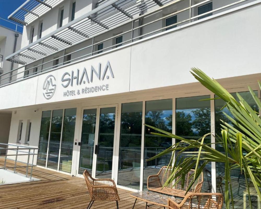 Shana Hotel & Residence