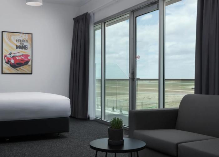Rydges Pit Lane Hotel