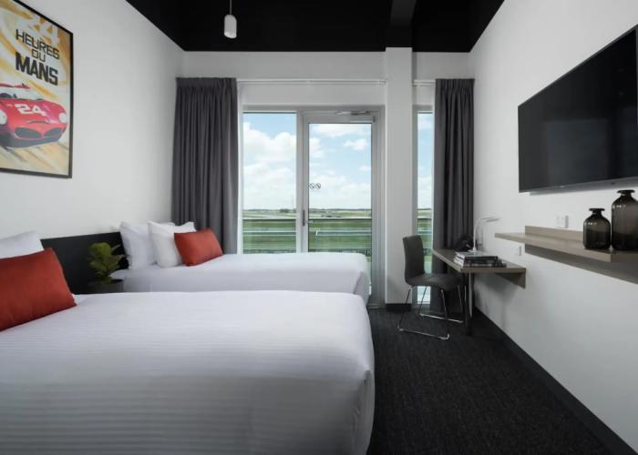 Rydges Pit Lane Hotel